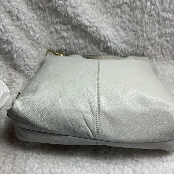 Dooney & Bourke white pebble leather large Hobo bag gold tone hardwares. - Picture 5 of 16